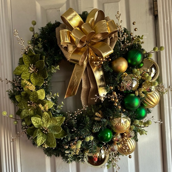 Green and Gold Christmas Wreath - Picture 3 of 5